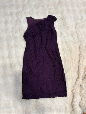 Roz & Ali One-Shoulder Lace Dress in Deep Purple